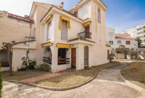 Casa en Avenida Santiago Bernabeu, 44