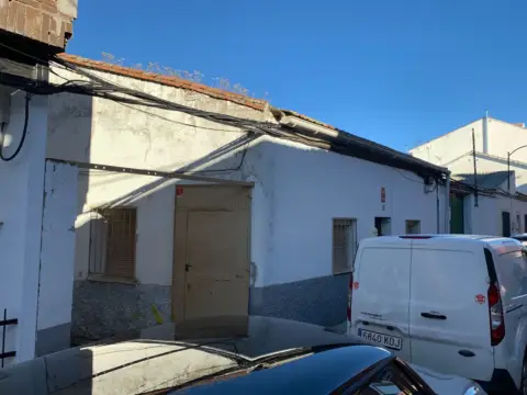Casa adosada en calle de los Almendralejos, 33