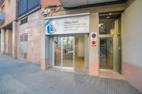 Local comercial en Avinguda de les Bases de Manresa, 26