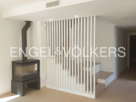 Casa pareada en Carrer d'Auguste Renoir, 37