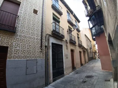 Edificio en calle de la Herrería