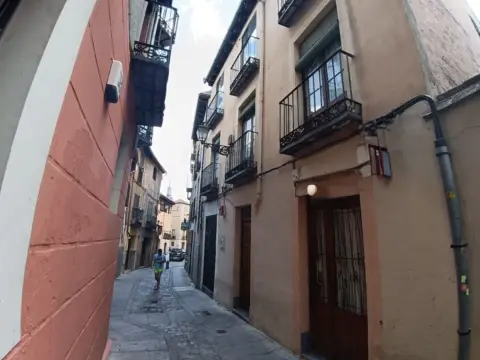 Edificio en calle de la Herrería