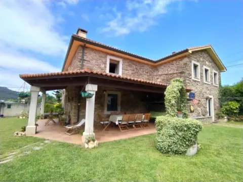 Chalet en calle de la Travesa