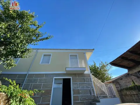 Casa en Alongos