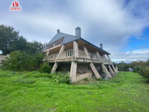 Casa en Gustei