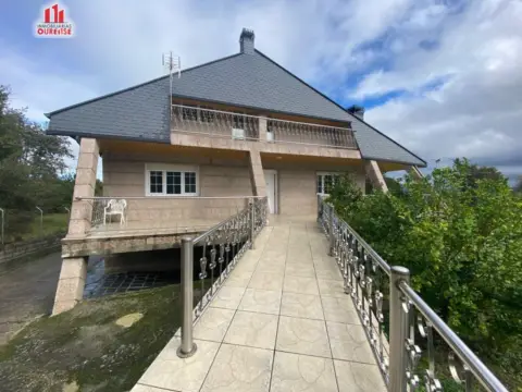 Casa en Gustei