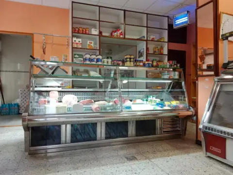 Local comercial en calle de Armando Cotarelo