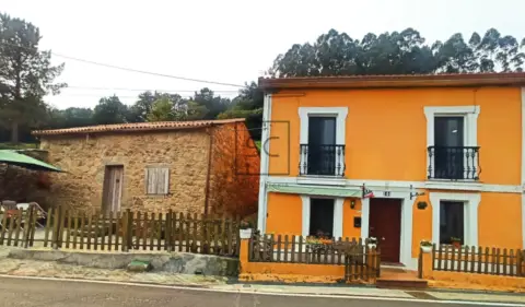 Casa adosada en Lugar de Bustelo