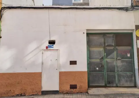 Terreno en calle Doña Perfecta, 229