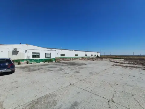 Nave industrial en calle Crra