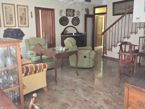 Piso en Ctra. Circunvalación - La Magdalena