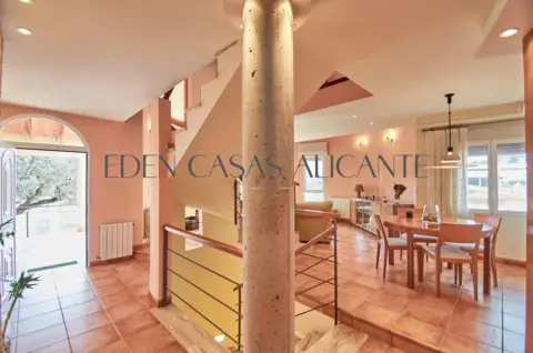 Chalet en Urbanización Bonalba