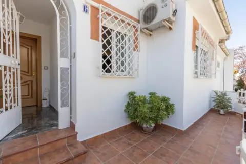 Casa adosada en Avenida de la Libertad, 12