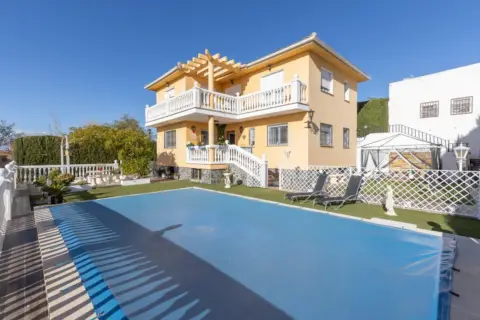 Chalet en calle del Abedul