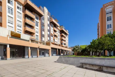 Flat in Plaza de la Ciudad De Los Carmenes, 3