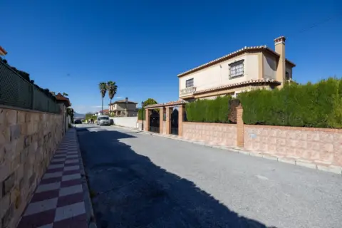 Chalet en calle de la Retama, 19
