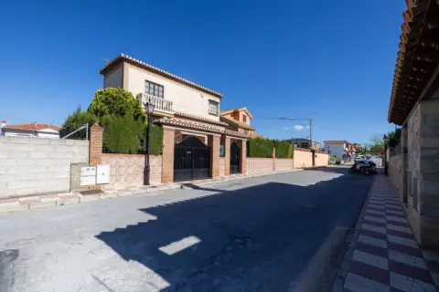 Chalet en calle de la Retama, 19