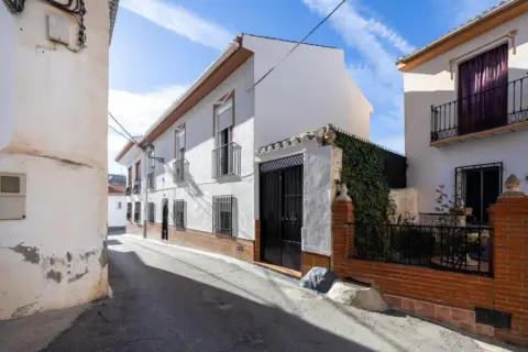 Casa adosada en calle de Mariana Pineda, 1