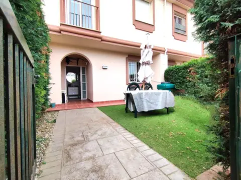 Maison mitoyenne à calle Sócrates