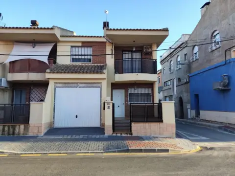 Casa adosada en Valladolises y Lo Jurado