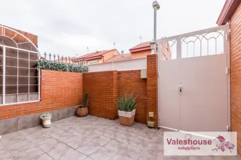 Casa adosada en calle de Salvador Dalí