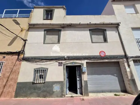 Casa adosada en calle de Triana, 30