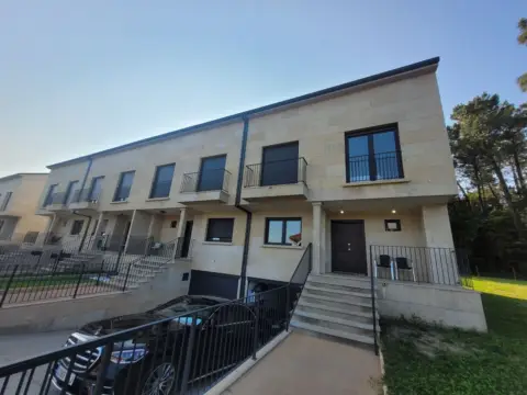 Casa pareada en Lugar de Sabaxáns