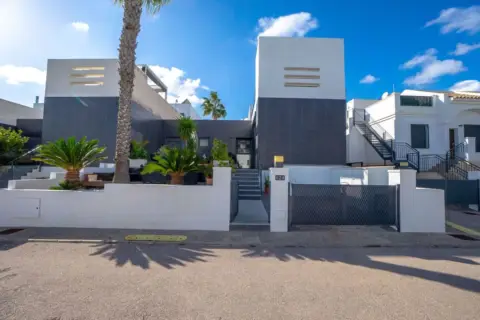 Casa en calle Dardanelos