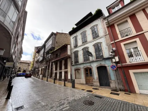 Edificio en calle de Ruiz Gómez, 13