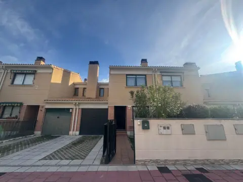 Casa adosada en calle de Berlín