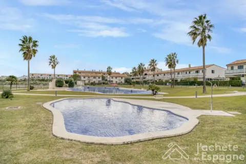 Casa pareada en Carrer Valencia