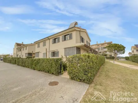 Casa pareada en Carrer Valencia