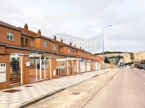 Casa adosada en calle de Joaquín Rodrigo
