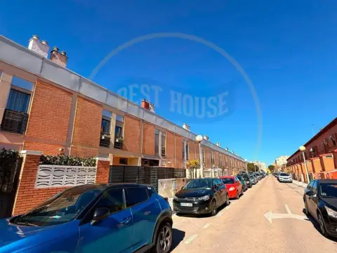 Casa adosada en calle del Río Huécar