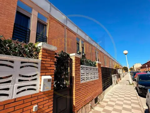 Casa adosada en calle del Río Huécar