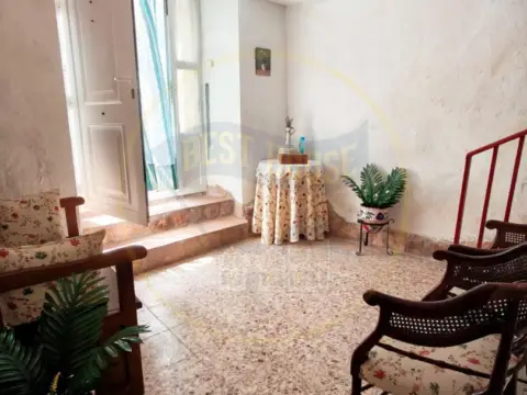 Casa en calle del Barrio Nuevo