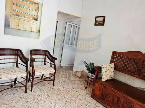 Casa en calle del Barrio Nuevo