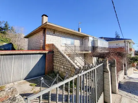 Chalet en Avenida de La Cabrera, 27