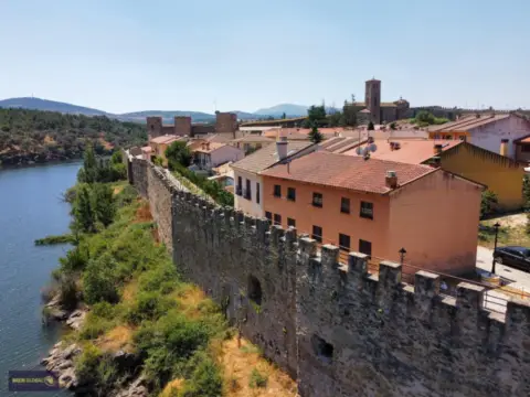 Casa adosada en calle de los Mártires