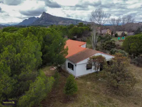 Casa pareada en Carretera del Berrueco-Cervera