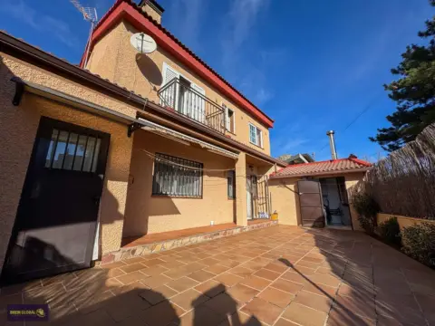 Casa pareada en calle de Costa Rica