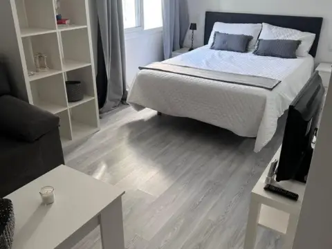 Estudio en calle Lara Castañeda, 4