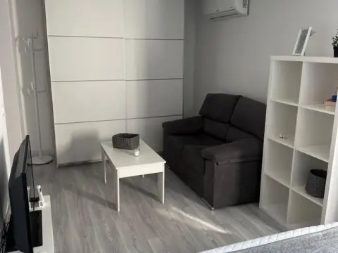 Estudio en calle Lara Castañeda, 4