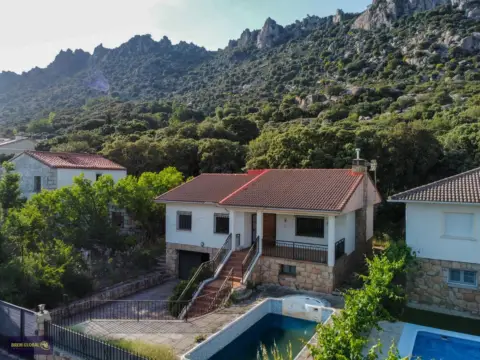 Chalet en calle de la Sierra