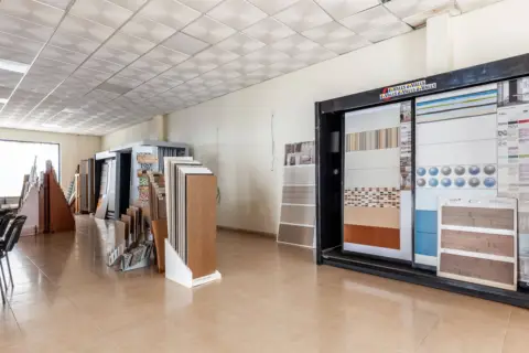 Local comercial en calle de César