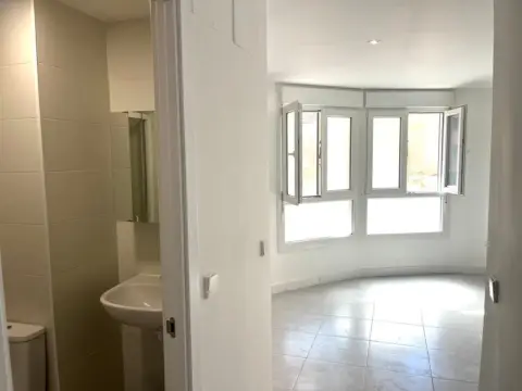 Piso en calle de la Infanta Mercedes