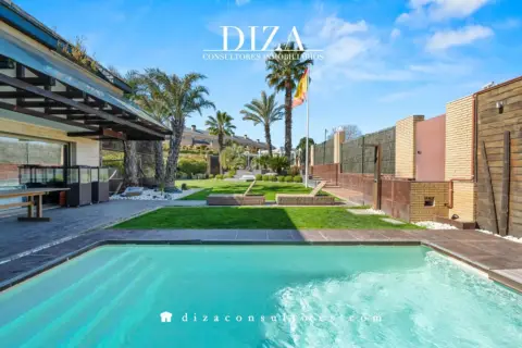 Casa pareada en calle Mistral