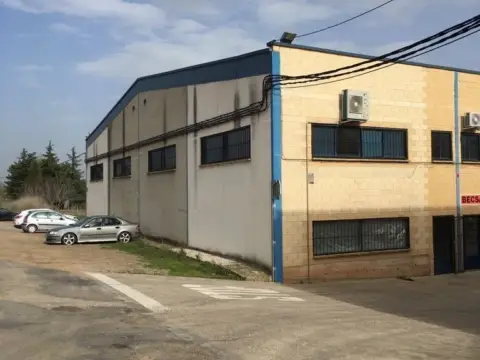 Nave industrial en calle Pradejón