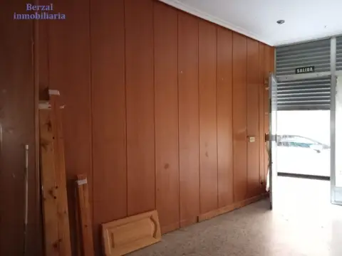 Local comercial en calle de la Ronda de los Cuarteles