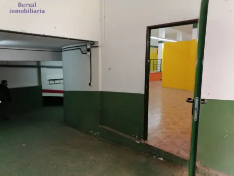 Local comercial en Avenida de Burgos